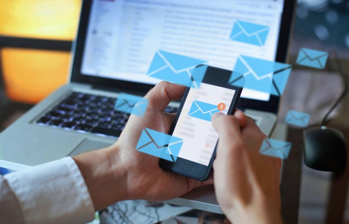 Why Don't Emails Arrive Directly as with Instant Messages_