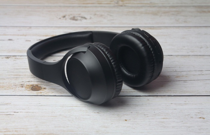 Ath-msr7b Vs HD560 - Price