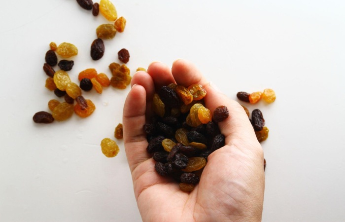 Wellhealthorganic.Com:Easy-Way-To-Gain-Weight-Know-How-Raisins-Can-Help-In-Weight-Gain